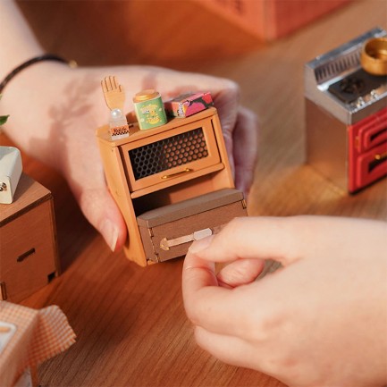 Rolife DG159 Rahat Mutfak (Cozy Kitchen) DIY Minyatür Maket Model Seti Mini Dollhouse 3D Model Kit Detaylı Dekoratif Hobi Seti 3D Puzzle Tiny House - Thumbnail