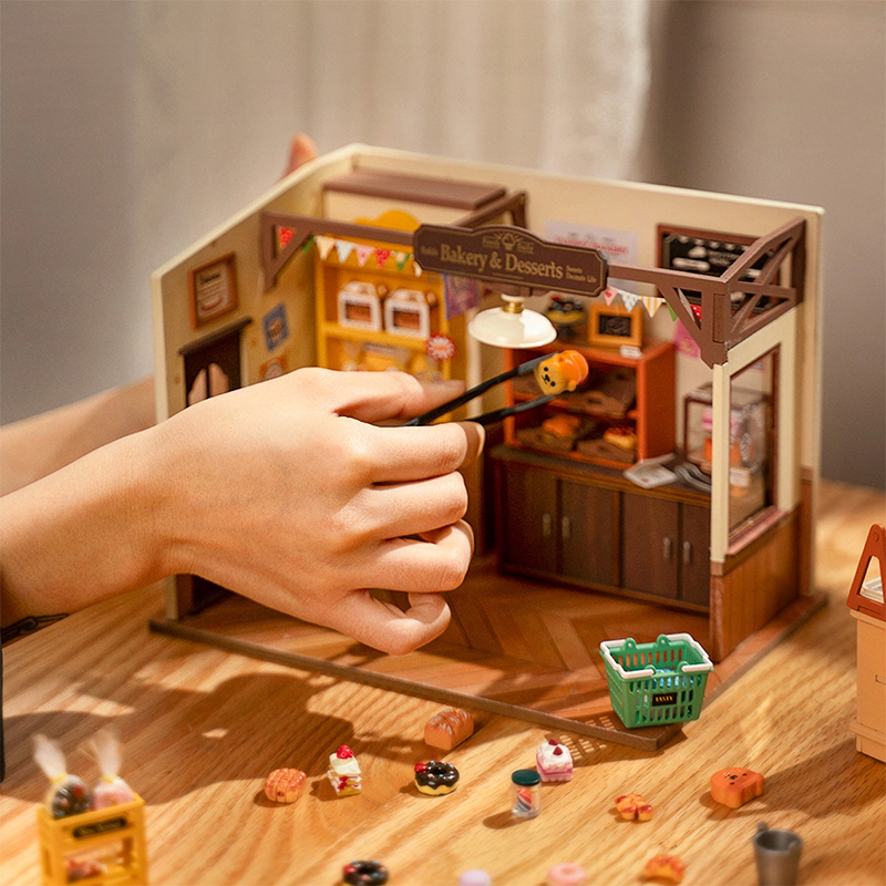 Rolife DG161 Becka'nın Fırını (Becka‘s Baking House) DIY Minyatür Maket Model Seti Mini Dollhouse 3D Model Kit Detaylı Dekoratif Hobi Seti 3D Puzzle Tiny House