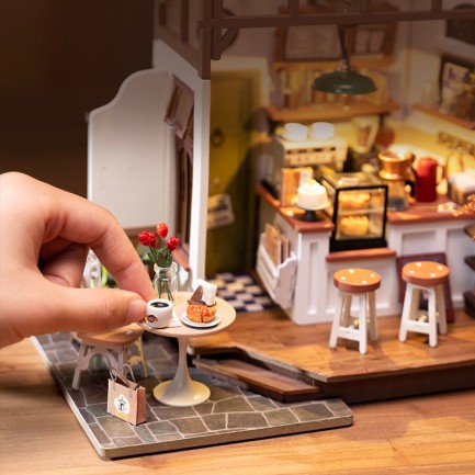 Rolife DG162 Kafe (NO.17 Slow Life Cafe) DIY Minyatür Maket Model Seti Mini Dollhouse 3D Model Kit Detaylı Dekoratif Hobi Seti 3D Puzzle Tiny House - Thumbnail