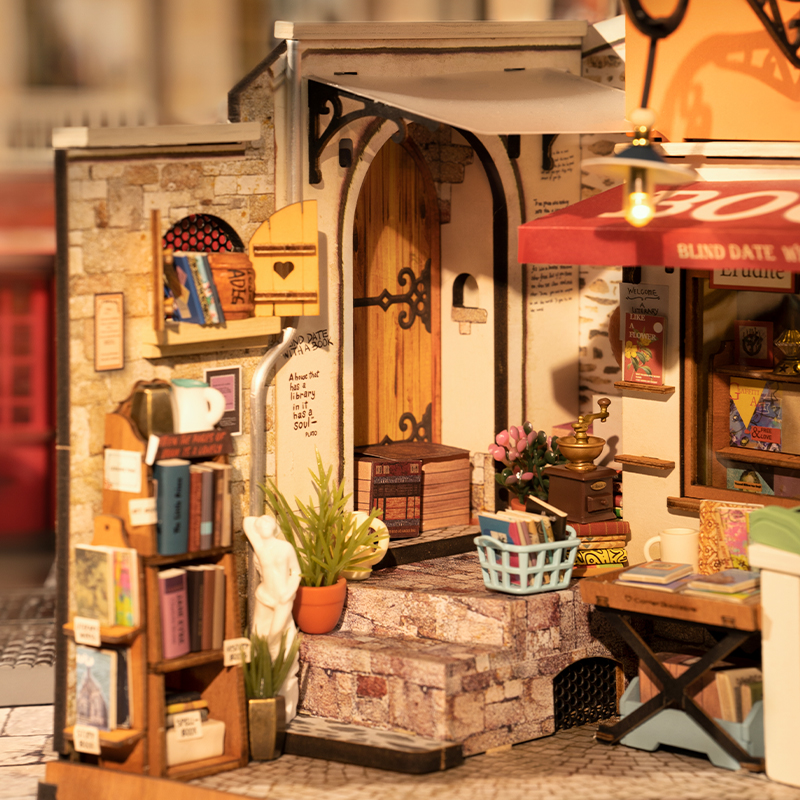 Rolife DG164 Köşe Kitabevi (Corner Bookstore) DIY Minyatür Maket Model Seti Mini Dollhouse 3D Model Kit Detaylı Dekoratif Hobi Seti 3D Puzzle Tiny House
