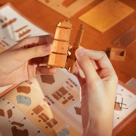 Rolife DG164 Köşe Kitabevi (Corner Bookstore) DIY Minyatür Maket Model Seti Mini Dollhouse 3D Model Kit Detaylı Dekoratif Hobi Seti 3D Puzzle Tiny House - Thumbnail
