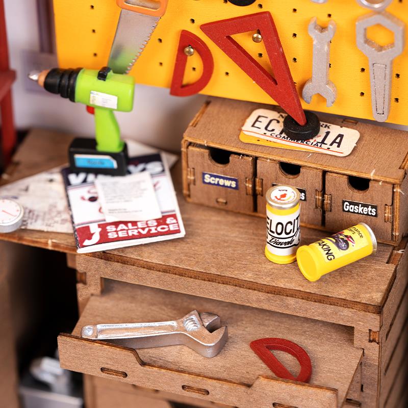 Rolife DG165 Garaj Atölyesi (Garage Workshop) DIY Minyatür Maket Model Seti Mini Dollhouse 3D Model Kit Detaylı Dekoratif Hobi Seti 3D Puzzle Tiny House