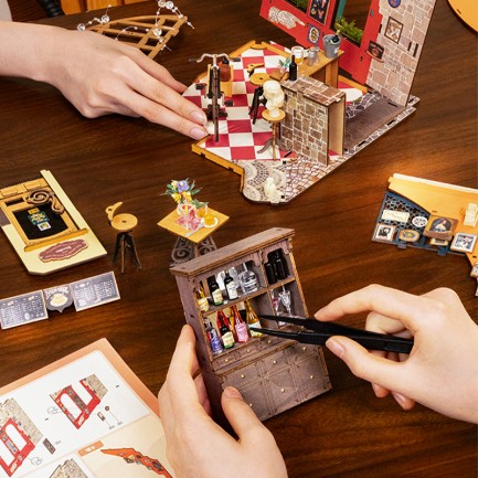 Rolife DG173 Yemek ve İçki Dükkanı (Cheers Bar & Dining) DIY Minyatür Maket Model Seti Mini Dollhouse 3D Model Kit Detaylı Dekoratif Hobi Seti 3D Puzzle Tiny House - Thumbnail