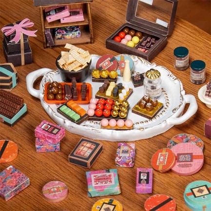 Rolife DG174 Henry'nin Çikolata Dükkanı Henry's Chocolate DIY Minyatür Maket ModelSet Mini Dollhouse 3D Model Kit Detaylı Dekoratif Hobi Seti 3D Puzzle Tiny House - Thumbnail