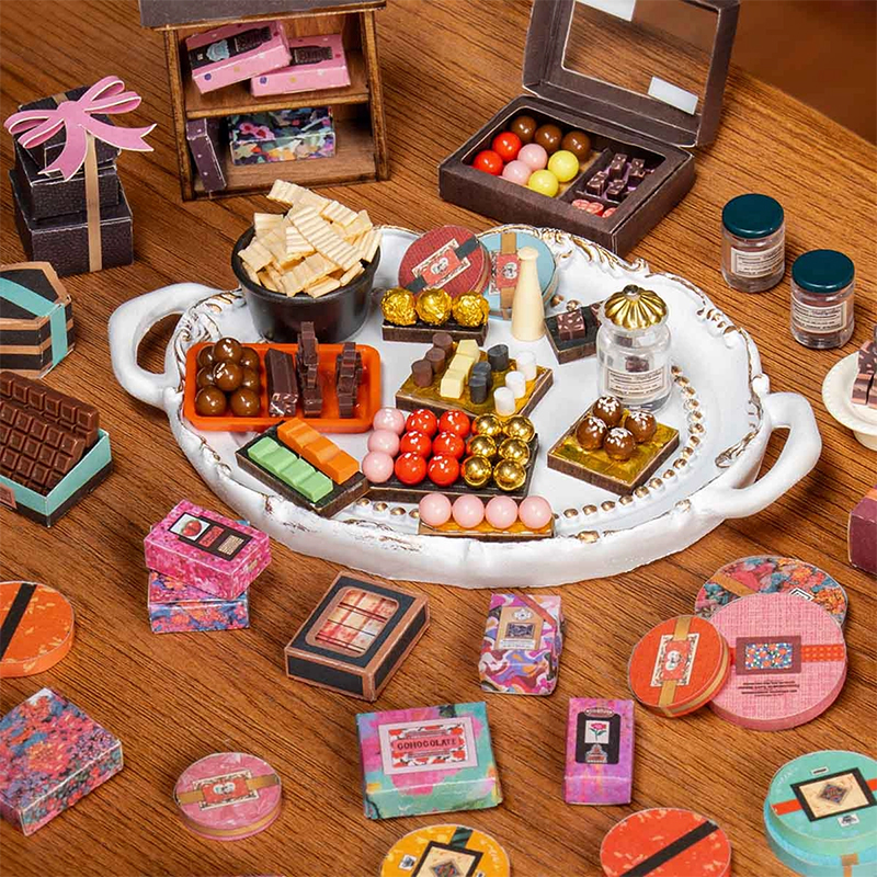 Rolife DG174 Henry'nin Çikolata Dükkanı Henry's Chocolate DIY Minyatür Maket ModelSet Mini Dollhouse 3D Model Kit Detaylı Dekoratif Hobi Seti 3D Puzzle Tiny House
