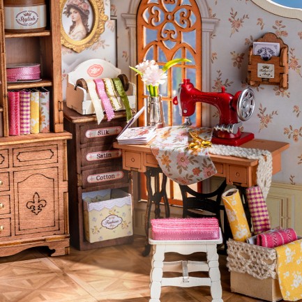 Rolife DG178 Elsa'nın Terzi Dükkanı (Elsa's Tailoring) DIY Minyatür Maket Model Seti Mini Dollhouse 3D Model Kit Detaylı Dekoratif Hobi Seti 3D Puzzle Tiny House - Thumbnail