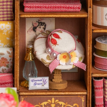 Rolife DG178 Elsa'nın Terzi Dükkanı (Elsa's Tailoring) DIY Minyatür Maket Model Seti Mini Dollhouse 3D Model Kit Detaylı Dekoratif Hobi Seti 3D Puzzle Tiny House - Thumbnail