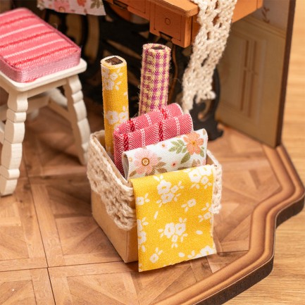 Rolife DG178 Elsa'nın Terzi Dükkanı (Elsa's Tailoring) DIY Minyatür Maket Model Seti Mini Dollhouse 3D Model Kit Detaylı Dekoratif Hobi Seti 3D Puzzle Tiny House - Thumbnail