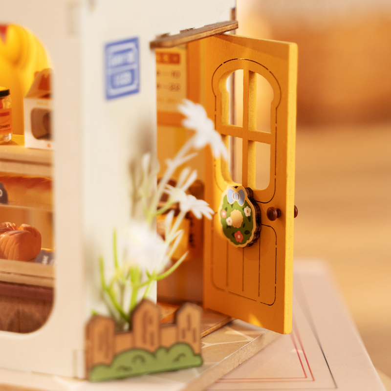 Rolife DS033 Teddy'nin Ekmek Fırını (Teddy's Breadbox) DIY Minyatür Maket Model Seti Mini Dollhouse 3D Model Kit Detaylı Dekoratif Hobi Seti 3D Puzzle Tiny House