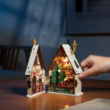 Rolife DS036 Parıltılı Noel Evi Twinkling Christmas House DIY Minyatür Maket ModelSet Mini Dollhouse 3D Model Kit Detaylı Dekoratif Hobi Seti 3D Puzzle Tiny House - Thumbnail