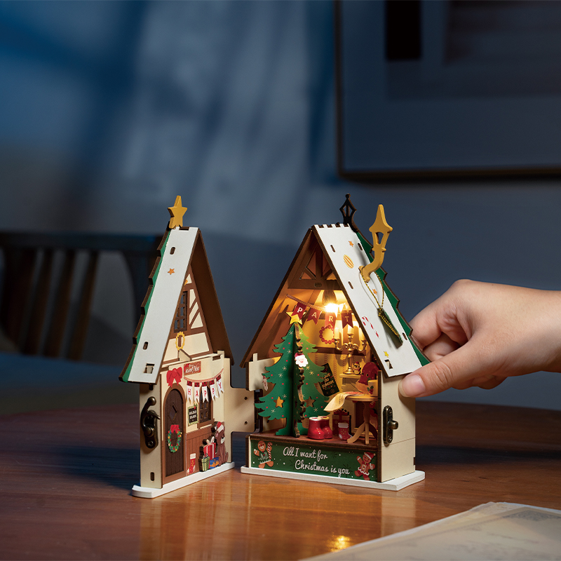 Rolife DS036 Parıltılı Noel Evi Twinkling Christmas House DIY Minyatür Maket ModelSet Mini Dollhouse 3D Model Kit Detaylı Dekoratif Hobi Seti 3D Puzzle Tiny House