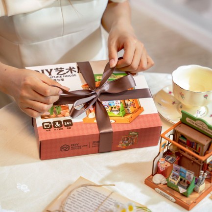 Rolife DS040 Kitabevi (The Muse Bookshop) DIY Minyatür Maket Model Seti Mini Dollhouse 3D Model Kit Detaylı Dekoratif Hobi Seti 3D Puzzle Tiny House - Thumbnail