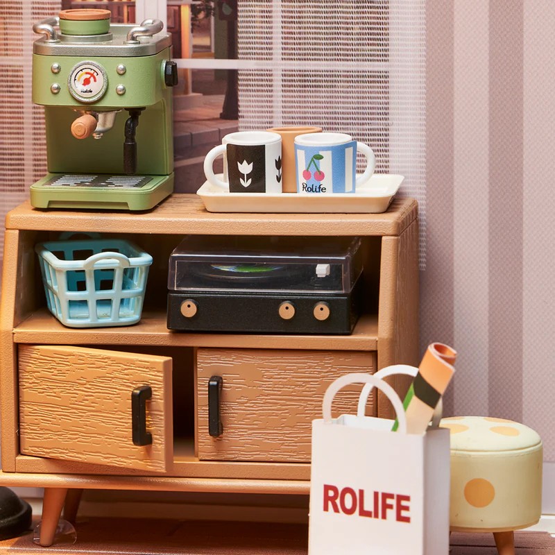 Rolife DW007 Konforlu Oturma Odası (Cozy Living Lounge) DIY Minyatür Maket Model Seti Mini Dollhouse 3D Model Kit Detaylı Dekoratif Hobi Seti 3D Puzzle Tiny House
