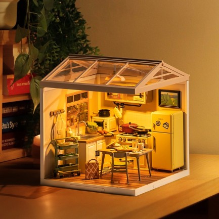 Rolife DW008 Mutlu Yemekler Mutfağı Happy Meals Kitchen DIY Minyatür Maket Model Seti Mini Dollhouse 3D Model Kit Detaylı Dekoratif Hobi Seti 3D Puzzle Tiny House - Thumbnail