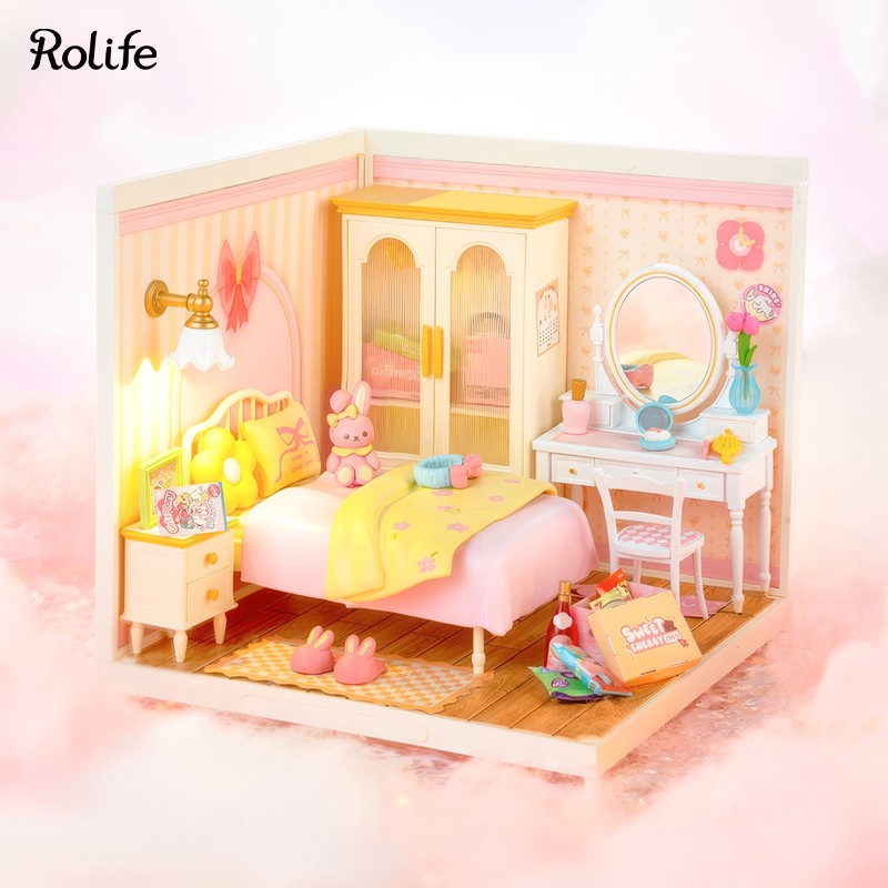 Rolife DW016 Pembe Yatak Odası (Lovely Pink Bedroom) DIY Minyatür Maket Model Seti Mini Dollhouse 3D Model Kit Detaylı Dekoratif Hobi Seti 3D Puzzle Tiny House