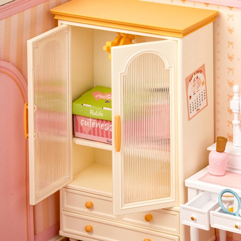 Rolife DW016 Pembe Yatak Odası (Lovely Pink Bedroom) DIY Minyatür Maket Model Seti Mini Dollhouse 3D Model Kit Detaylı Dekoratif Hobi Seti 3D Puzzle Tiny House