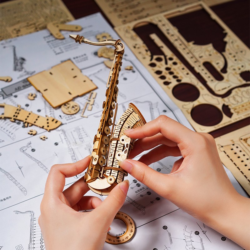 Rolife TG309 Saksafon Müzik Aleti (Saxophone) DIY Minyatür Maket Model Seti Ahşap 3D Wooden Puzzle 3D Model Kit Detaylı Dekoratif Hobi Seti Ahşap Maket