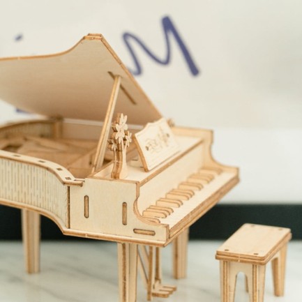 Rolife TG402 Kuyruklu Piyano (Grand Piano) DIY Minyatür Maket Model Seti Ahşap 3D Wooden Puzzle 3D Model Kit Detaylı Dekoratif Hobi Seti Ahşap Maket - Thumbnail