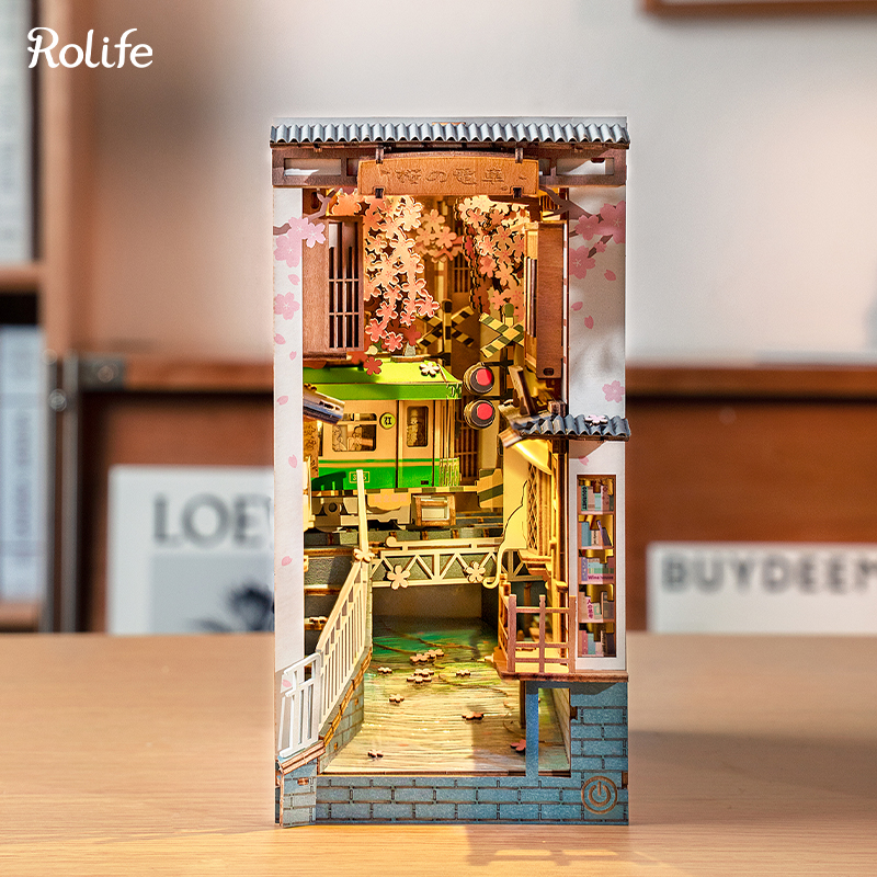 Rolife TGB01 Sakura Densya Kitap Köşesi Book Nook DIY Minyatür Maket Model Seti Mini Dollhouse 3D Model Kit Detaylı Dekoratif Hobi Seti 3D Puzzle Tiny House