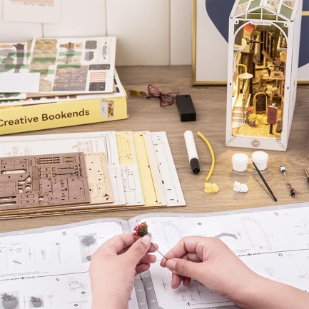 Rolife TGB02 Sunshine Town Kasaba Kitap Köşesi Book Nook DIY Minyatür Maket Model Seti Mini Dollhouse 3D Model Kit Detaylı Dekoratif Hobi Set 3D Puzzle Tiny House - Thumbnail