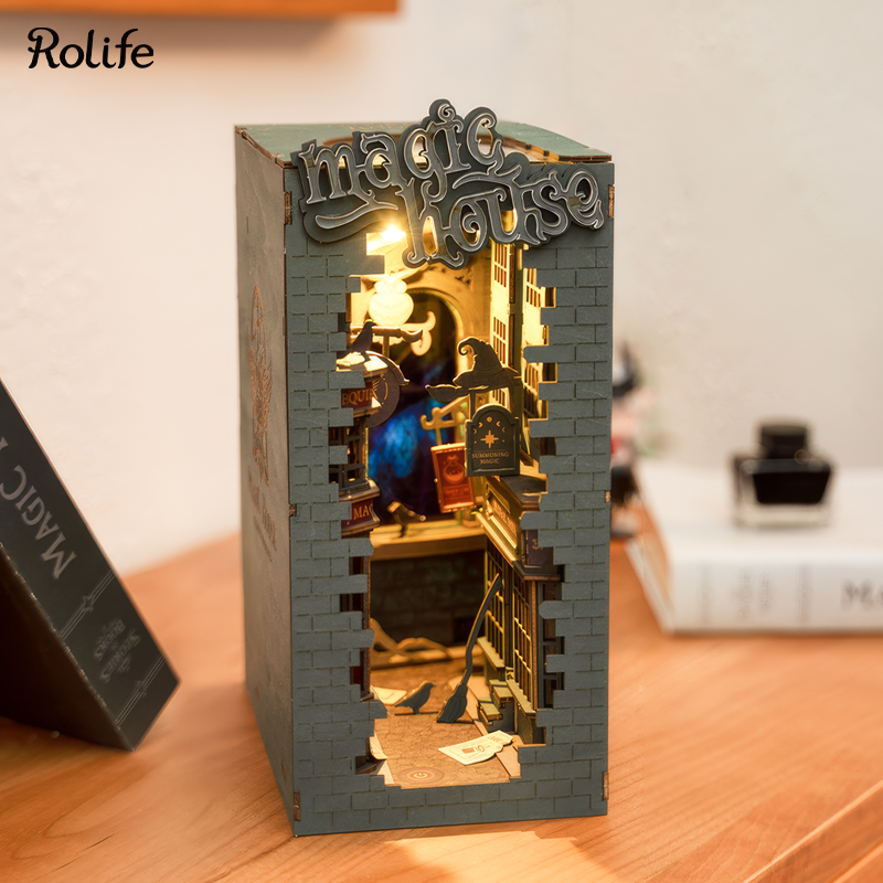 Rolife TGB03 Magic House Kitap Köşesi Book Nook DIY Minyatür Maket Model Seti Mini Dollhouse 3D Model Kit Detaylı Dekoratif Hobi Seti 3D Puzzle Tiny House