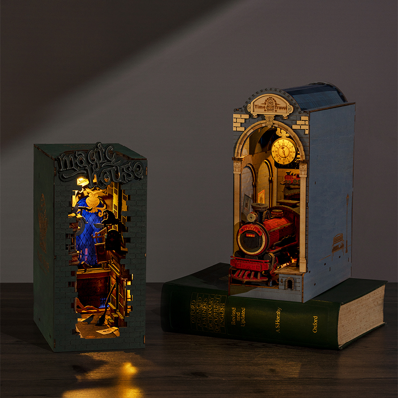 Rolife TGB03 Magic House Kitap Köşesi Book Nook DIY Minyatür Maket Model Seti Mini Dollhouse 3D Model Kit Detaylı Dekoratif Hobi Seti 3D Puzzle Tiny House