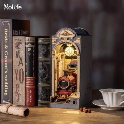 Rolife - Rolife TGB04 Time Travel Kitap Köşesi Book Nook DIY Minyatür Maket Model Seti Mini Dollhouse 3D Model Kit Detaylı Dekoratif Hobi Seti 3D Puzzle Tiny House