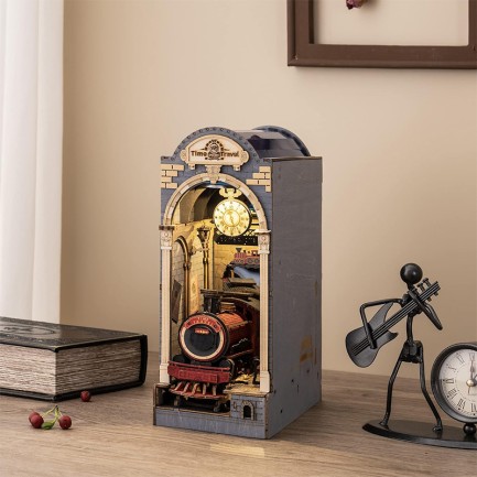 Rolife TGB04 Time Travel Kitap Köşesi Book Nook DIY Minyatür Maket Model Seti Mini Dollhouse 3D Model Kit Detaylı Dekoratif Hobi Seti 3D Puzzle Tiny House - Thumbnail