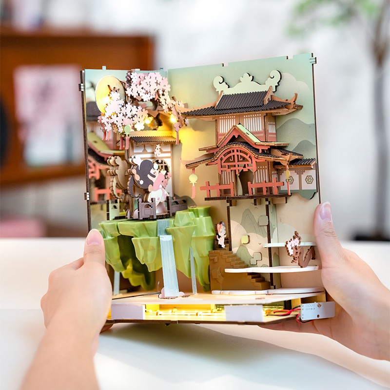 Rolife TGB05 Falling Sakura Kitap Köşesi Book Nook DIY Minyatür Maket Model Seti Mini Dollhouse 3D Model Kit Detaylı Dekoratif Hobi Seti 3D Puzzle Tiny House