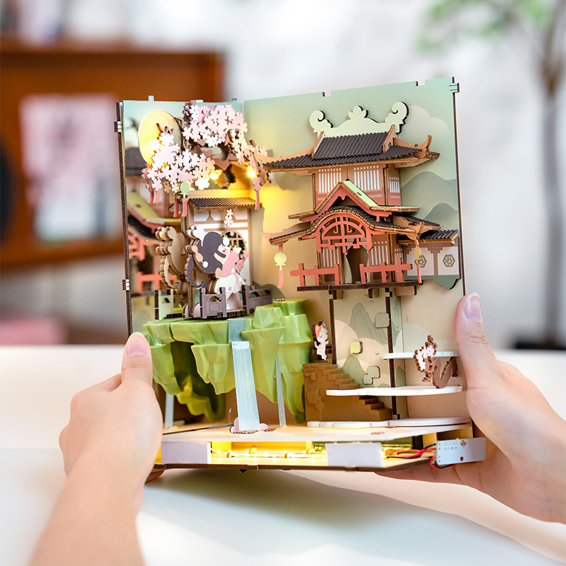 Rolife TGB05 Falling Sakura Kitap Köşesi Book Nook DIY Minyatür Maket Model Seti Mini Dollhouse 3D Model Kit Detaylı Dekoratif Hobi Seti 3D Puzzle Tiny House