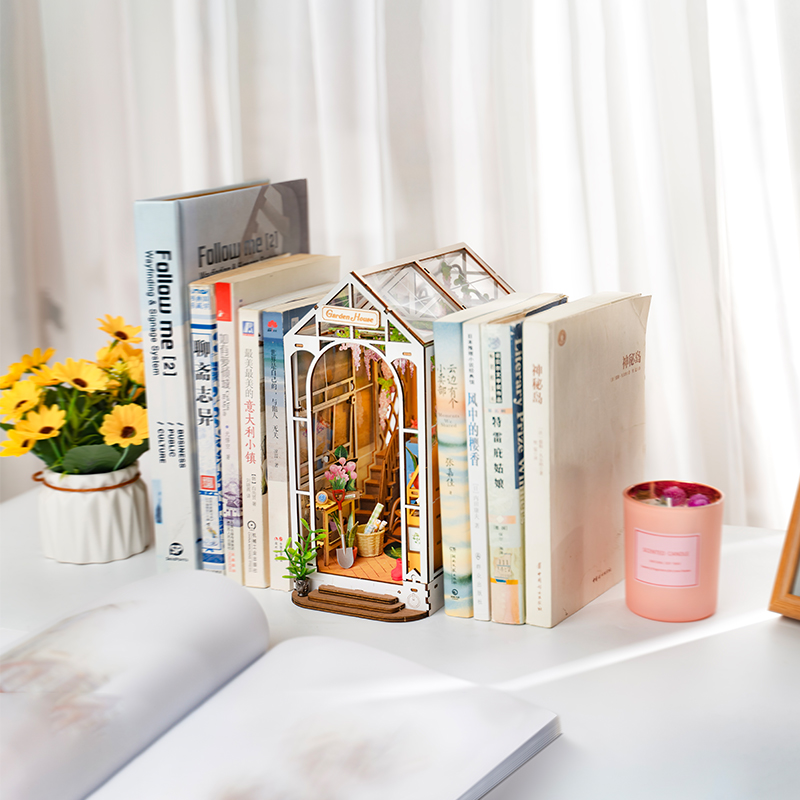 Rolife TGB06 Garden House Kitap Köşesi Book Nook DIY Minyatür Maket Model Seti Mini Dollhouse 3D Model Kit Detaylı Dekoratif Hobi Seti 3D Puzzle Tiny House