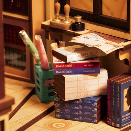 Rolife TGB07 Kitapçı (Bookstore) Kitap Köşesi Book Nook DIY Minyatür Maket Model Seti Mini Dollhouse 3D Model Kit Detaylı Dekoratif Hobi Seti 3D Puzzle Tiny House - Thumbnail