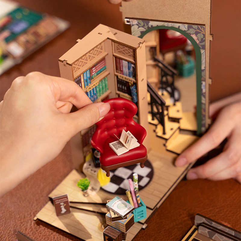 Rolife TGB07 Kitapçı (Bookstore) Kitap Köşesi Book Nook DIY Minyatür Maket Model Seti Mini Dollhouse 3D Model Kit Detaylı Dekoratif Hobi Seti 3D Puzzle Tiny House