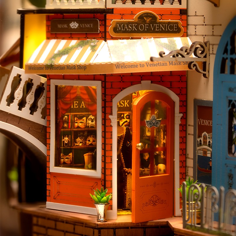Rolife TGB08 Venedik (Romantic Venice) Kitap Köşesi DIY Minyatür Maket Model Seti Mini Dollhouse 3D Model Kit Detaylı Dekoratif Hobi Seti 3D Puzzle Tiny House