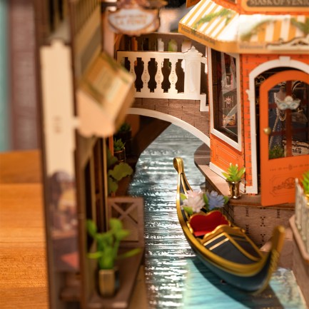 Rolife TGB08 Venedik (Romantic Venice) Kitap Köşesi DIY Minyatür Maket Model Seti Mini Dollhouse 3D Model Kit Detaylı Dekoratif Hobi Seti 3D Puzzle Tiny House - Thumbnail