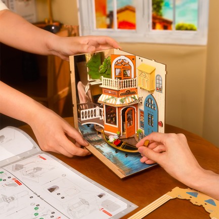 Rolife TGB08 Venedik (Romantic Venice) Kitap Köşesi DIY Minyatür Maket Model Seti Mini Dollhouse 3D Model Kit Detaylı Dekoratif Hobi Seti 3D Puzzle Tiny House - Thumbnail