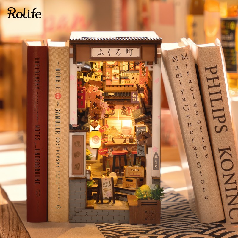 Rolife TGB11 Sakura Wine Alley Kitap Köşesi Book Nook DIY Minyatür Maket Model Seti Mini Dollhouse 3D Model Kit Detaylı Dekoratif Hobi Seti 3D Puzzle Tiny House