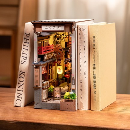 Rolife TGB11 Sakura Wine Alley Kitap Köşesi Book Nook DIY Minyatür Maket Model Seti Mini Dollhouse 3D Model Kit Detaylı Dekoratif Hobi Seti 3D Puzzle Tiny House - Thumbnail
