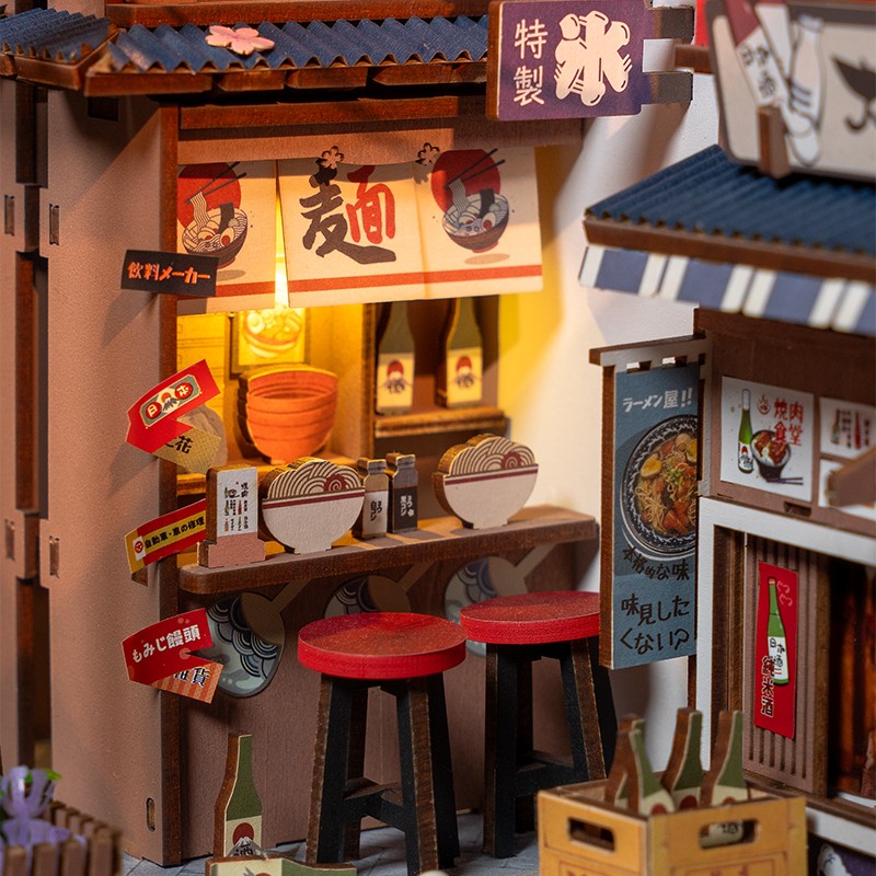 Rolife TGB11 Sakura Wine Alley Kitap Köşesi Book Nook DIY Minyatür Maket Model Seti Mini Dollhouse 3D Model Kit Detaylı Dekoratif Hobi Seti 3D Puzzle Tiny House