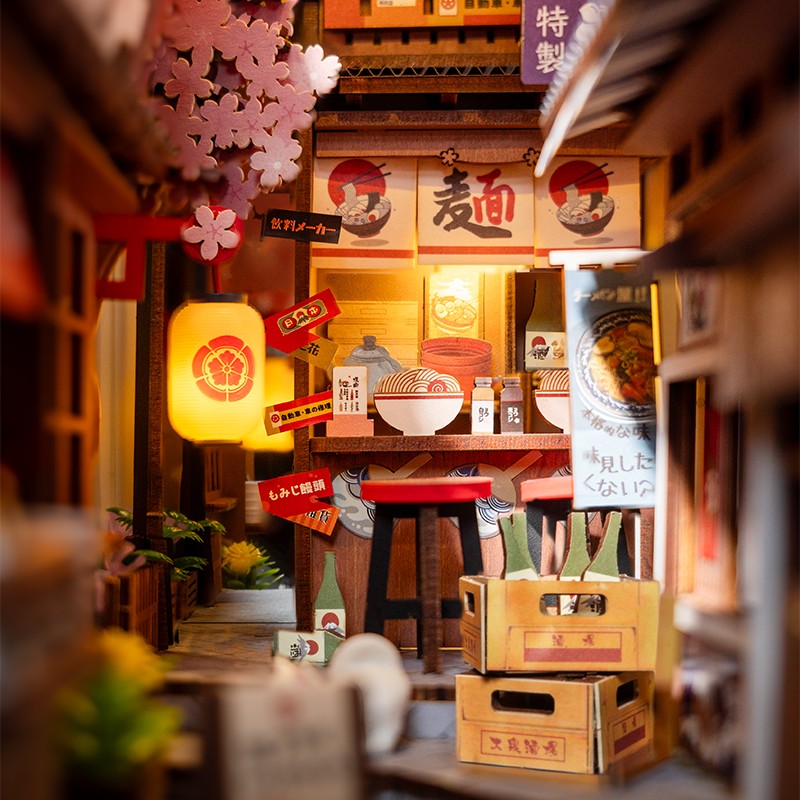Rolife TGB11 Sakura Wine Alley Kitap Köşesi Book Nook DIY Minyatür Maket Model Seti Mini Dollhouse 3D Model Kit Detaylı Dekoratif Hobi Seti 3D Puzzle Tiny House