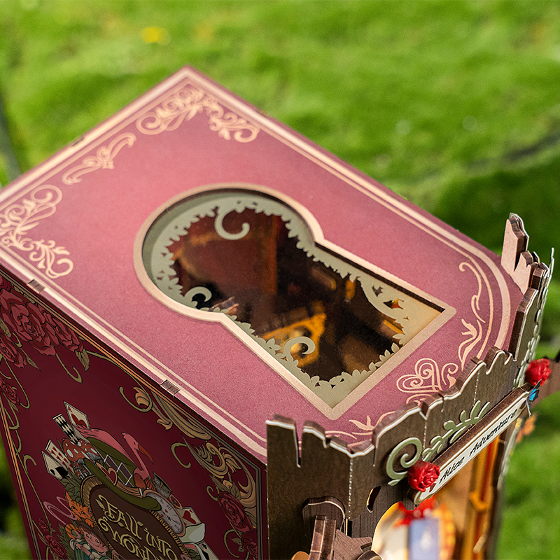 Rolife TGB12 Fall into Wonder Kitap Köşesi Book Nook DIY Minyatür Maket Model Seti Mini Dollhouse 3D Model Kit Detaylı Dekoratif Hobi Seti 3D Puzzle Tiny House