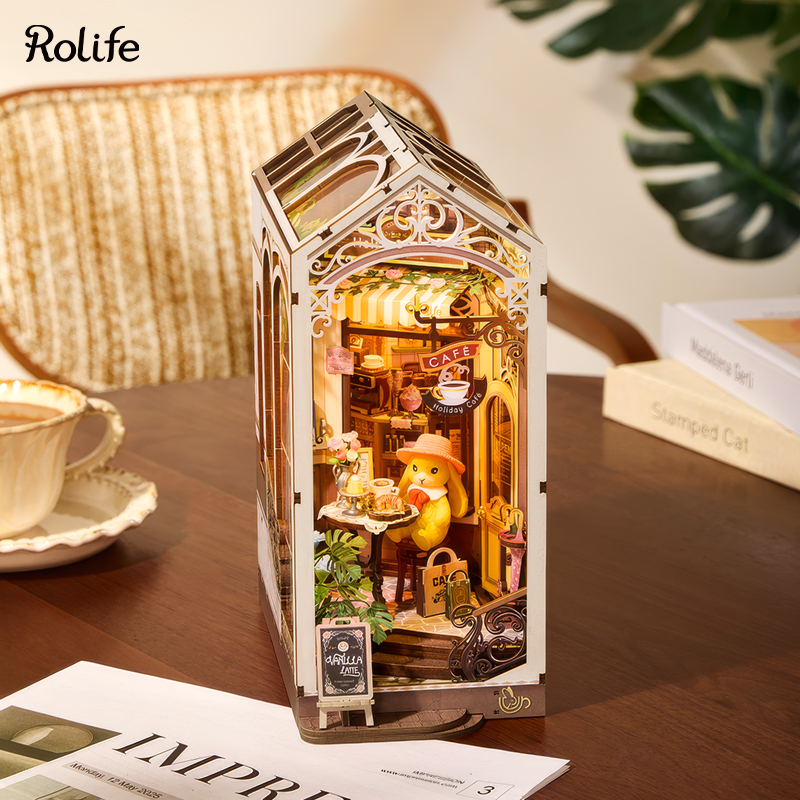 Rolife TGB15 Holiday Cafe Kitap Köşesi Book Nook DIY Minyatür Maket Model Seti Mini Dollhouse 3D Model Kit Detaylı Dekoratif Hobi Seti 3D Puzzle Tiny House