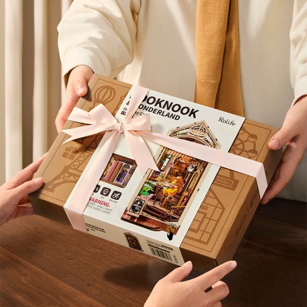 Rolife TGB15 Holiday Cafe Kitap Köşesi Book Nook DIY Minyatür Maket Model Seti Mini Dollhouse 3D Model Kit Detaylı Dekoratif Hobi Seti 3D Puzzle Tiny House - Thumbnail