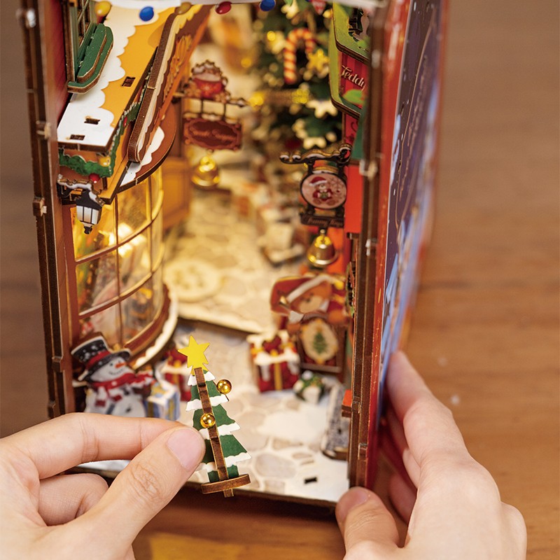 Rolife TGC06 Christmas Street Kitap Köşesi Book Nook DIY Minyatür Maket Model Seti Mini Dollhouse 3D Model Kit Detaylı Dekoratif Hobi Seti 3D Puzzle Tiny House