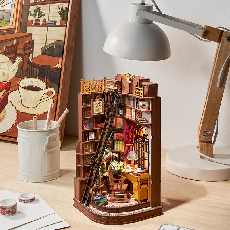 Rolife TGE02 Silent Corner Study Kitap Köşesi Book Nook DIY Minyatür Maket Model Seti Mini Dollhouse 3D Model Kit Detaylı Dekoratif Hobi Seti 3D Puzzle Tiny House