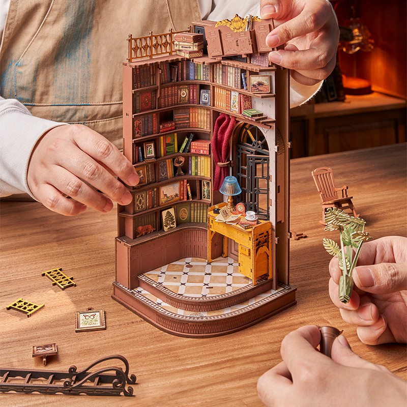 Rolife TGE02 Silent Corner Study Kitap Köşesi Book Nook DIY Minyatür Maket Model Seti Mini Dollhouse 3D Model Kit Detaylı Dekoratif Hobi Seti 3D Puzzle Tiny House