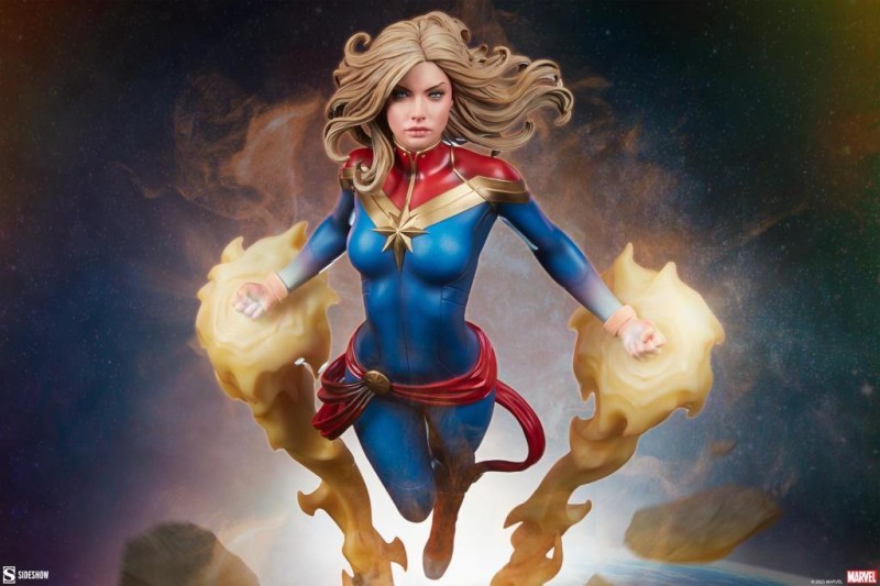 Sideshow Collectibles Captain Marvel Premium Format Figure - 300799 - Marvel Comics / Carol Danvers (ÖN SİPARİŞ)