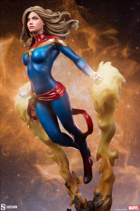 Sideshow Collectibles Captain Marvel Premium Format Figure - 300799 - Marvel Comics / Carol Danvers (ÖN SİPARİŞ)