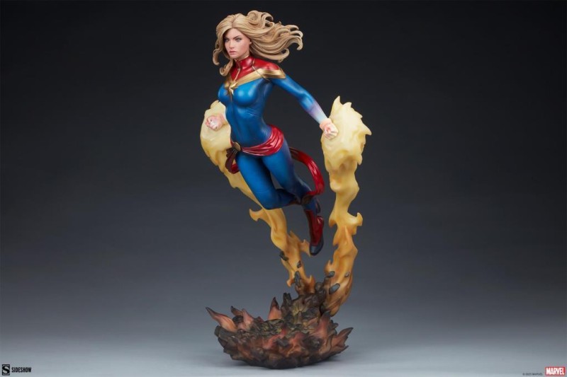 Sideshow Collectibles Captain Marvel Premium Format Figure - 300799 - Marvel Comics / Carol Danvers (ÖN SİPARİŞ)