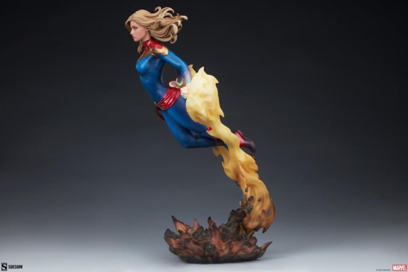 Sideshow Collectibles Captain Marvel Premium Format Figure - 300799 - Marvel Comics / Carol Danvers (ÖN SİPARİŞ)